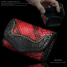 画像1: 【diosbras-ディオブラス-】透かし彫りカービングＩＮレッド赤パイソン　蛇革　本革サドルレザー使用 コインケース　小銭入れ/牛革　タン　黒　ブラック【CPA】【PY】 (1)
