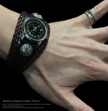 画像2: 【diosbras-ディオブラス-】本革サドルレザー バイカーズ ブレス バイカー　ウォッチ 　コンチョ　レザーウォッチ　牛革腕時計　Mサイズ　黒　茶【SA】 (2)