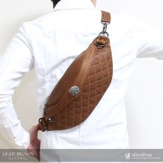 画像3: ボディバッグ 本革 ワンショルダーバッグ 革 メンズ ハンドメイド レザー | ボディーバッグ レザーバッグ ショルダーバッグ 牛革 ショルダーバック ショルダー ギフト　誕生日プレゼント バッグ ボディバック 大容量 ペットボトル ワンショルダー コンチョ (3)