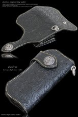 画像4: メンズ長財布 バイカーズウォレット レザーウォレット 本革 サドルレザー 全カービング メンズ長財布 大容量 長財布 レザーウォレット シルバー９２５コンチョ 革財布 皮財布 ロングウォレット ライダースウォレット 天然皮革 プレゼント お財布 ヌメ革 ブラック　黒 (4)