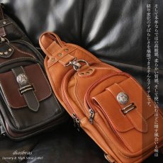 画像11: ボディバッグ 本革 ワンショルダーバッグ 革 メンズ ハンドメイド レザー | ボディーバッグ レザーバッグ ショルダーバッグ 牛革 ショルダーバック ショルダー ギフト　誕生日プレゼント バッグ ボディバック 大容量 ペットボトル ワンショルダー コンチョ (11)