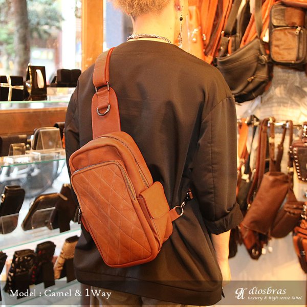 画像4: ボディバッグ 本革 ワンショルダーバッグ リュック リュックサック  革 メンズ ハンドメイド レザー | ボディーバッグ レザーバッグ ショルダーバッグ 牛革 ショルダーバック ショルダー  バッグ ボディバック 大容量 ペットボトル ワンショルダー