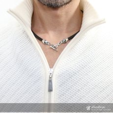 画像3: レザーネックレス　シルバーネックレス アラベスク　唐草　２連レザー　ネックレス　フック　スカル　骸骨　ドクロ　ボーン　ゴシック　Tバー　スカル　ドクロ　ボーン　シルバー９２５製　ユリ　クロス　丸革紐　メンズ　レディース【SA】【diosbras-ディオブラス-】 (3)