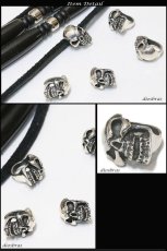 画像2: ビーズ/シルバー/シルバー925/ビーズ/アクセサリー/ハンドメイド/パーツ/スカル　ハンド　骸骨　髑髏　ドクロ　クロス　十字架　トリプルクラウン　ゴシック　アラベスク 縦7,9mm 直径12,3mm　穴径6,6mm 【メール便全国送料無料】 (2)