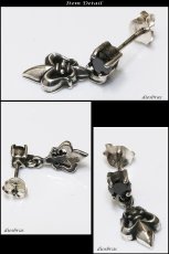 画像2: メンズピアス　ドロップ ピアス　シルバーアクセサリー　シルバーピアス　バラ売り（片耳のみ）スクエア　ブリリアンカット ブラックジルコニア　メンズ｜アクセサリー｜ピアス｜クロス・十字架｜フレア・リリー・百合・ユリの紋章｜ 【メール便なら送料無料！！】 (2)