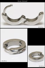 画像2: ステンレス フープピアス シルバー 金属アレルギー対応 メタル素材 ゴールド　金 シンプル 小さめ フープ ループ リング 輪っか ピアス アクセサリー メンズ　レディース 中折れ式 10mm　光沢　カッティング　エッジ　ポリッシング 【メール便なら送料無料】 (2)