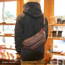 画像8: ボディバッグ 本革 ワンショルダーバッグ 革 メンズ ハンドメイド レザー | ボディーバッグ レザーバッグ ショルダーバッグ 牛革 ショルダーバック ショルダー ギフト　誕生日プレゼント バッグ ボディバック 大容量 ペットボトル ワンショルダー コンチョ (8)