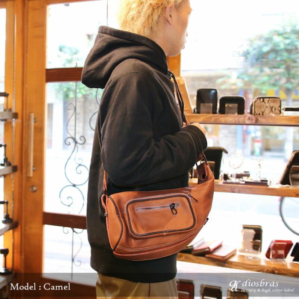 画像3: ボディバッグ 本革 ワンショルダーバッグ 革 メンズ ハンドメイド レザー | ボディーバッグ レザーバッグ ショルダーバッグ 牛革 ショルダーバック ショルダー ギフト 誕生日プレゼント バッグ ボディバック 大容量 ペットボトル ワンショルダー コンチョ