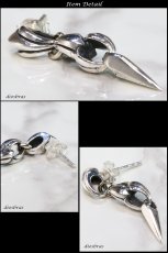画像2: 【メンズピアス】【シルバーアクセサリー】【シルバーピアス】●バラ売り（片耳のみ）■シャープでキレイめハードな横顔に！ダガー【 メンズ｜アクセサリー｜ピアス｜クロス・十字架｜フレア・リリー・百合・ユリの紋章｜ナイフ｜剣 】 (2)