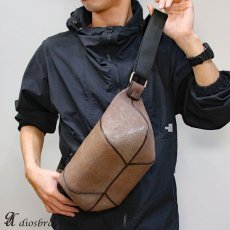 画像2: ボディバッグ 本革 ワンショルダーバッグ 革 メンズ ハンドメイド レザー | ボディーバッグ レザーバッグ ガルーシャ 牛革 ショルダーバック ショルダー ギフト　 バッグ ボディバック 大容量 エイ革スティングレイ　スティングレー (2)
