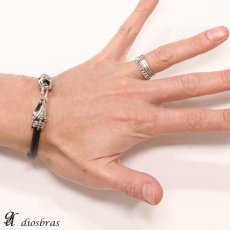 画像4: レザーブレスレット　シルバーブレスレット　レザーブレスレット　フック　Tバー　ボーン　シルバー９２５製　スカル　ユリ　クロス　ジルコニア　丸革紐　メンズ　レディース　スカル　骸骨　ドクロ【SA】【diosbras-ディオブラス-】 (4)