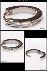 画像2: ステンレス フープピアス シルバー 金属アレルギー対応 メタル素材 シンプル 小さめ フープ ループ リング 輪っか ピアス アクセサリー メンズ　レディース 中折れ式 13mm　光沢　カッティング　エッジ　ポリッシング (大）【メール便なら送料無料】 (2)