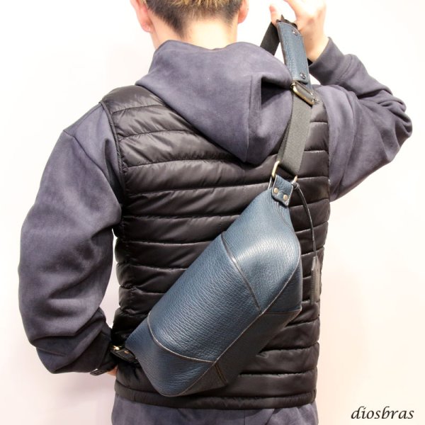 画像5: ボディバッグ 本革 ワンショルダーバッグ 革 メンズ ハンドメイド レザー ボディーバッグ レザーバッグ シャークスキン サメ革 鮫革 宮城県 気仙沼産ヨシキリザメ 吉切鮫 ブルーシャーク　牛革 ショルダーバック ショルダー   バッグ  大容量  国内唯一エコレザー認定