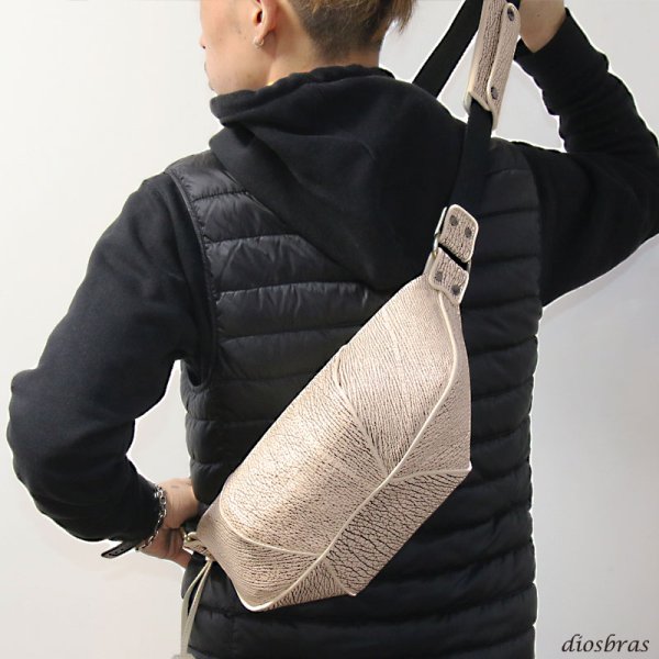 画像17: ボディバッグ 本革 ワンショルダーバッグ 革 メンズ ハンドメイド レザー ボディーバッグ レザーバッグ シャークスキン サメ革 鮫革 宮城県 気仙沼産ヨシキリザメ 吉切鮫 ブルーシャーク　牛革 ショルダーバック ショルダー   バッグ  大容量  国内唯一エコレザー認定