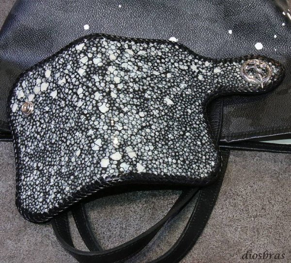 画像8: メンズ 二つ折り財布 バイカーズウォレット  イバラエイ ミドル ハーフウォレット シンプル レザーウォレット 本革 カットスティングレイ エイ 革 シルバー９２５コンチョ 革財布 皮財布 ロングウォレット 天然皮革 天然皮革 梅花皮 かいらぎ メンズ 長財布 ガルーシャ