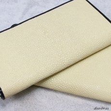 画像15: 匠プレミアムシリーズ VALENA-ヴァレナ- 財布 ラウンドファスナー メンズ レディースマルチカラーファスナー 本革 カットスティングレー エイ革  大容量 ラウンドファスナー ウォレット ガルーシャ ラウンド ジッパー ＺＩＰＰＥＲ 財布 ヌメ革 レザーウォレット ロングウォレット バイカー 長財布 牛革 紳士 婦人　バニラホワイト (15)