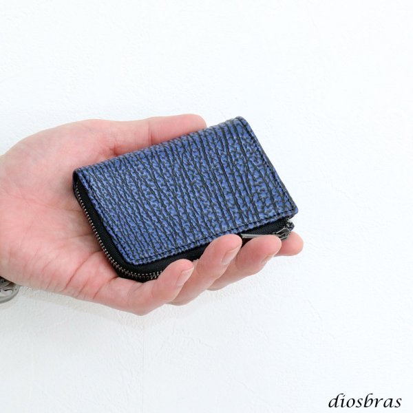 画像11: 宮城県 気仙沼産ヨシキリザメ 吉切鮫 ブルーシャーク 国内唯一エコレザー認定シャークスキン使用 キーケース キーレスホルダー キーレス キーホルダー 鮫 上質サメ革 コンパクトサメ革 キーケース キーレスホルダー キーレス キーホルダー L型ジッパー ミニ財布 カードケース 札入れ シャークスキン 極薄 ショート メンズ レディース 本革 鮫革 大容量 本格派向け拘り 気仙沼産シャークスキン 牛革 紳士 婦人 エコレザー認定