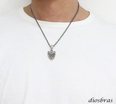 画像2: ユリの紋章 リバーシブル ペンダント ユリ リリー  ペンダント クロス 十字架 ミニクロス ブラック ジルコニア シルバー925 ペンダント トップ シルバー 925 ネックレス  メンズ レディース (2)