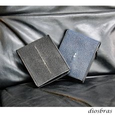 画像12: メンズ二つ折り レザーウォレット 本革 スティングレイ エイ革 ガルーシャ シンプルウォレット スリム 薄い 短財布 レザーウォレット 革財布 皮財布 ショートウォレット ウォレット 紳士財布 婦人財布 サイフ 二つ折り財布 メンズ レディース 財布 L型コインファスナー (12)