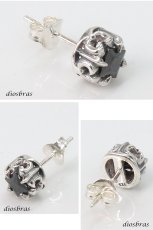 画像2: メンズピアス  シルバーアクセサリー  シルバーピアス ダガー シールド ブラック ジルコニア バラ売り 片耳のみ メンズ アクセサリー ピアス フレア リリー 百合 ユリの紋章 (2)
