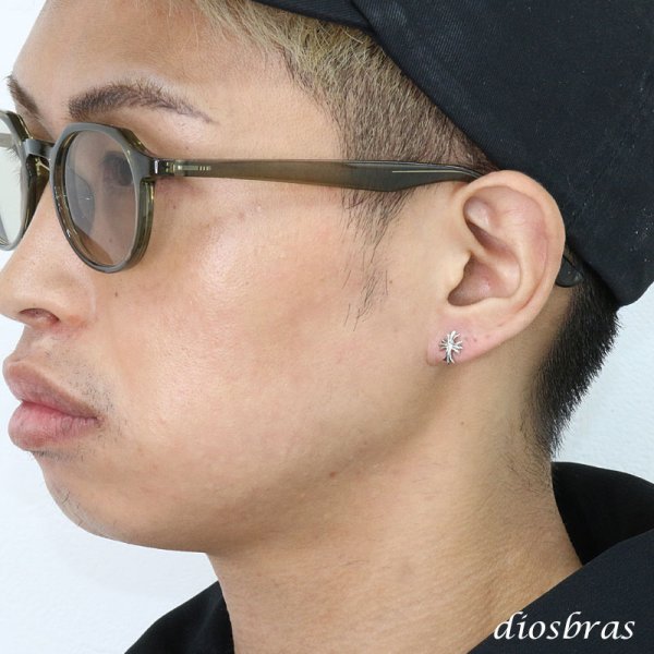 画像4: シルバー９２５ クロス 十字架 ブラック ジルコニア 片方ピアス メンズ レディース ブリリアンカット 多角カッティング シルバー９２５ 極小クロス ジルコニア