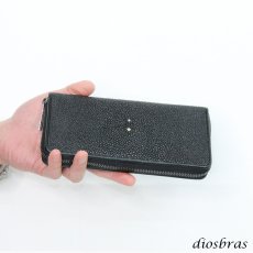 画像2: 財布 ラウンドファスナー メンズ レディースマルチカラーファスナー 本革 カットスティングレー エイ革  大容量 ラウンドファスナー ウォレット ガルーシャ ラウンド ジッパー ＺＩＰＰＥＲ 財布 ヌメ革 レザーウォレット ロングウォレット バイカー 長財布 牛革 紳士 婦　VALENA-ヴァレナ- (2)
