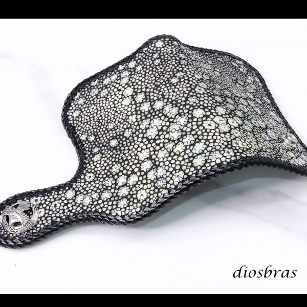 画像8: メンズ 二つ折り財布 バイカーズウォレット  イバラエイ ミドル ハーフウォレット シンプル レザーウォレット 本革 カットスティングレイ エイ 革 シルバー９２５コンチョ 革財布 皮財布 ロングウォレット 天然皮革 天然皮革 梅花皮 かいらぎ メンズ 長財布 ガルーシャ