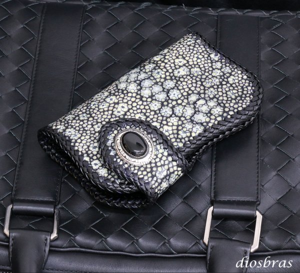 画像10: メンズ 二つ折り財布 バイカーズウォレット  イバラエイ ミドル ハーフウォレット シンプル レザーウォレット 本革 カットスティングレイ エイ 革 シルバー９２５コンチョ 革財布 皮財布 ロングウォレット 天然皮革 天然皮革 梅花皮 かいらぎ メンズ 長財布 ガルーシャ