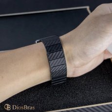 画像3: アップルウォッチ　カーボンファイバー バンド  カーボン ベルト apple watch ステンレス バンド 49mm 44mm/45mm/46ｍｍ ULTRA ウルトラ バンド ベルト  高級  マグネットバンド ブラック メンズ  スポーツ   6 /7/8/9/10/11/ULTRA/SE ステンレススチール (3)