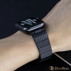 画像2: アップルウォッチ　カーボンファイバー バンド  カーボン ベルト apple watch ステンレス バンド 49mm 44mm/45mm/46ｍｍ ULTRA ウルトラ バンド ベルト  高級  マグネットバンド ブラック メンズ  スポーツ   6 /7/8/9/10/11/ULTRA/SE ステンレススチール (2)