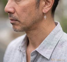 画像6: シルバー９２５  クロス 十字架 フープ  リング ジルコニア リングピアス ドロップピアス 片方 両耳 ピアス メンズ レディース  多角カッティング リングデザイン シルバー９２５ フープピアス 極小クロス (6)
