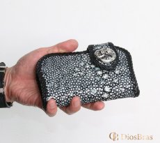 画像2: メンズ 二つ折り財布 バイカーズウォレット  イバラエイ ミドル ハーフウォレット シンプル レザーウォレット 本革 カットスティングレイ エイ 革 シルバー９２５コンチョ 革財布 皮財布 ロングウォレット 天然皮革 天然皮革 梅花皮 かいらぎ メンズ 長財布 ガルーシャ (2)