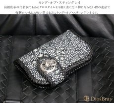 画像4: メンズ 二つ折り財布 バイカーズウォレット  イバラエイ ミドル ハーフウォレット シンプル レザーウォレット 本革 カットスティングレイ エイ 革 シルバー９２５コンチョ 革財布 皮財布 ロングウォレット 天然皮革 天然皮革 梅花皮 かいらぎ メンズ 長財布 ガルーシャ (4)