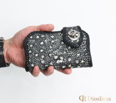 画像2: メンズ 二つ折り財布 バイカーズウォレット  イバラエイ ミドル ハーフウォレット シンプル レザーウォレット 本革 カットスティングレイ エイ 革 シルバー９２５コンチョ 革財布 皮財布 ロングウォレット 天然皮革 天然皮革 梅花皮 かいらぎ メンズ 長財布 ガルーシャ (2)
