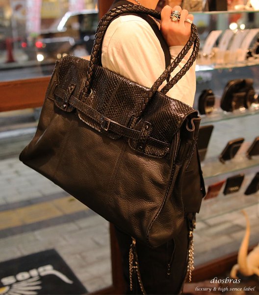 画像4: 【diosbras-ディオブラス-】ショルダーバック ビジネスバック ケリーバック パイソン ブラック 蛇革 ヘビ革 牛革 タウンバック ユニセックス メンズ レディース 圧倒的な存在感と高級感を併せ持つ大人の男を演出するショルダーバック (4)