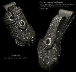 カスタマイズも楽しめるシンプルデザインウォレットホルダー