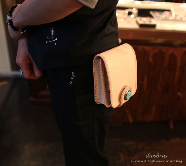 画像4: 【diosbras-ディオブラス】メディスンバッグ 本革サドルレザー  メディスンバック バイカーズ /牛革 ウェストバック シルバー925コンチョ/サイドバック【SA】 (4)