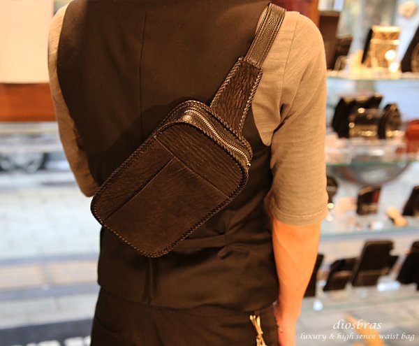 画像4: 【diosbras-ディオブラス-】ウェストバック シャークスキン&牛革コンビ サイドバック バイカー /牛革 ウェストポーチシルバーコンチョ【SS】 (4)