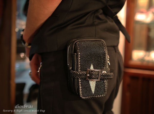 画像4: 【diosbras-ディオブラス】本革 サイドバック シャークスキン サメ革  エイ革使用  スティングレー ウエストバック 牛革 ウォレットホルダー サイドバック 携帯 タバコ ケース【SS】 (4)
