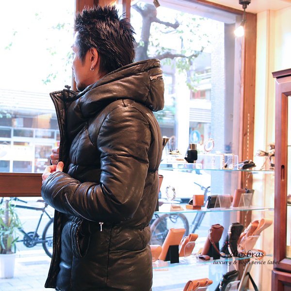 画像2: フーデット レザー フード付き ダウン ジャケット 最強!! 本革 羊革 羊皮 ラム シープ スキン レザー ダウン ジャケット  ライダース フード バイカー メンズ レザーダウンジャケット メンズ ブラック レザージャケット  シープ タイト スポーティー【diosbras-ディオブラス】 (2)