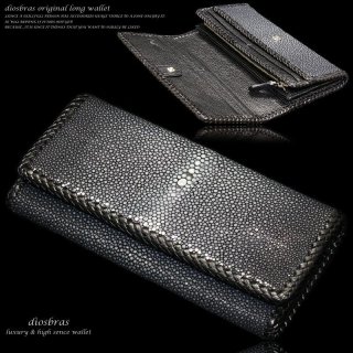 最高の素材と縫製技術、そして計算された収納力をご体感ください。