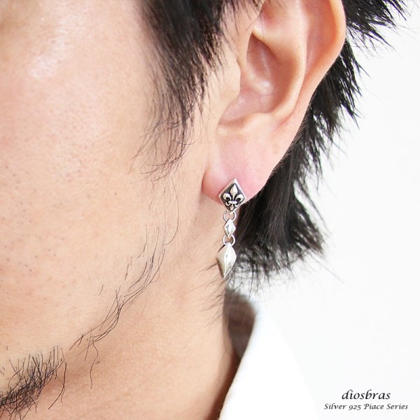 画像3: 【メンズピアス】【シルバーアクセサリー】【シルバーピアス】●バラ売り(片耳のみ)■シャープでキレイめハードな横顔に!【 メンズ|アクセサリー|ピアス|クロス・十字架|フレア・リリー・百合・ユリの紋章|ナイフ|剣 】 (3)