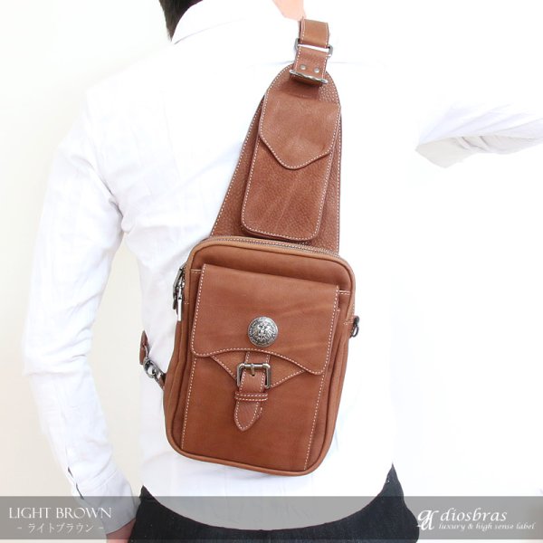 画像4: ボディバッグ 本革 ワンショルダーバッグ 革 メンズ ハンドメイド レザー | ボディーバッグ レザーバッグ ショルダーバッグ 牛革 ショルダーバック ショルダー ギフト 誕生日プレゼント バッグ ボディバック 大容量 ペットボトル ワンショルダー (4)