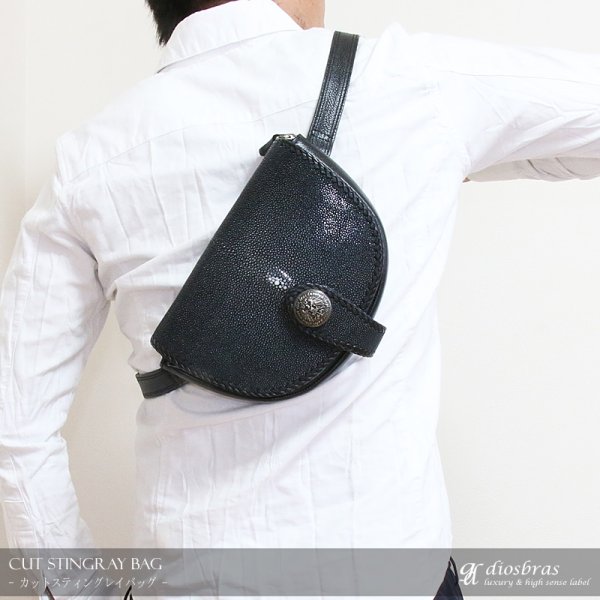 画像5: ウェストバック スティングレイ エイ革 ガルーシャボディバッグ 本革 ワンショルダーバッグ 革 メンズ ハンドメイド レザー | ボディーバッグ レザーバッグ ショルダーバッグ 牛革  バッグ ボディバック 大容量 ペットボトル ワンショルダー コンチョ (5)