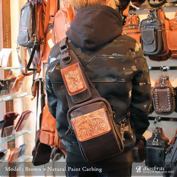 画像5: ボディバッグ 本革 ワンショルダーバッグ 革 メンズ ハンドメイド レザー | ボディーバッグ レザーバッグ ショルダーバッグ 牛革 ショルダーバック ショルダー ギフト 誕生日プレゼント バッグ ボディバック 大容量 ペットボトル ワンショルダー カービング 手彫り (5)