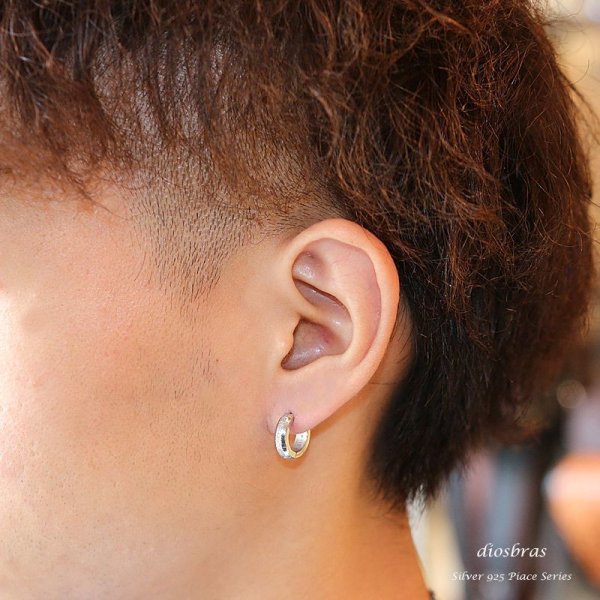 画像3: ステンレス フープピアス シルバー 金属アレルギー対応 メタル素材 ゴールド 金 シンプル 小さめ フープ ループ リング 輪っか ピアス アクセサリー メンズ レディース 中折れ式 13mm 艶消し ポリッシング【メール便なら送料無料】 (3)