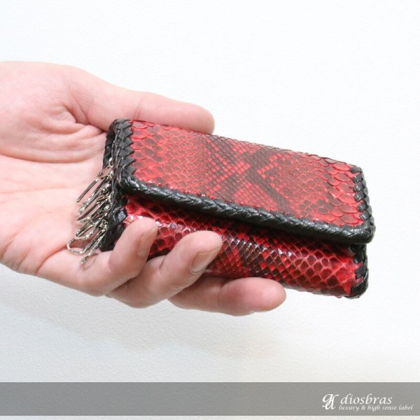 画像2: 【diosbras-ディオブラス-】レッド 赤 パイソン革 使用 本革 キーケース & 財布 ショートウォレット 牛革 wallet  短財布 レザーウォレット サメ ウォレット バイカー ハーフウォレット 折財布 財布 シンプル 紳士 メンズ レディース ダイヤモンドパイソン 蛇革 ヘビ革 (2)