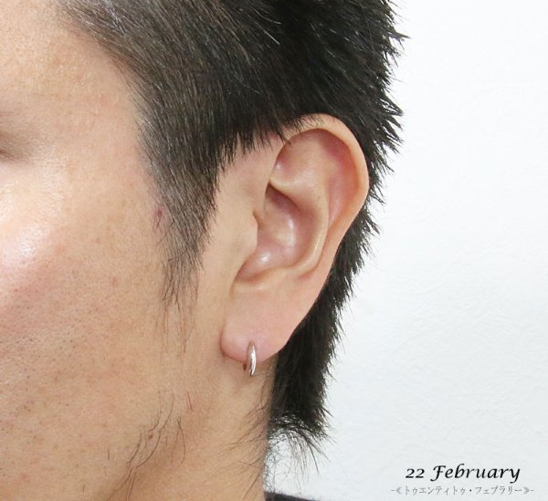 画像3: フープピアス　リング　中折れ式フープピアス(10mmセミラウンド　リングピアス　ユニセックス　メンズ　レディース　男女兼用 シルバー９２５　ピアス メンズ レディース イヤリング アクセサリー【フープ】◇片方ピアス　多角デザイン22February　ジュエリーブランド【中】 (3)