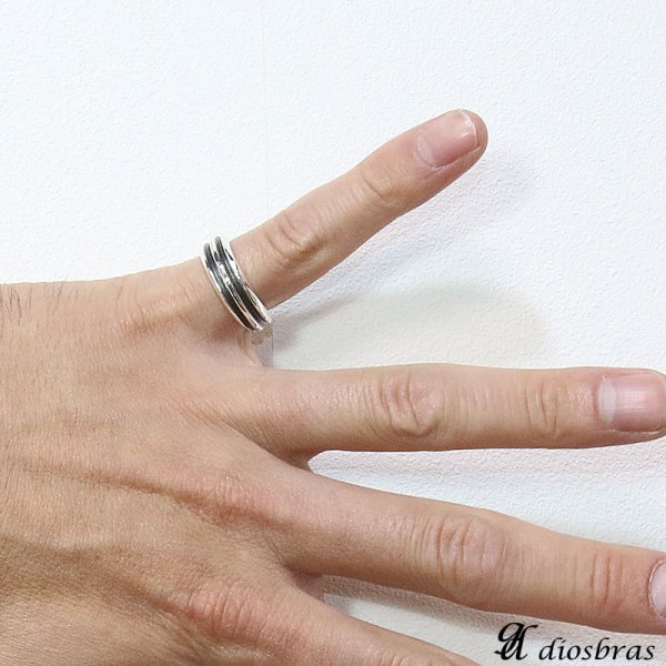 画像2: 【シルバーリング】【リング】【シルバーアクセサリー】　プレーン　シンプル　3ライン　ねじり　シルバーアクセサリー メンズ シルバーリング 指輪 シルバー925 メンズアクセサリー 大きいサイズ 【メール便なら全国送料無料】 (2)