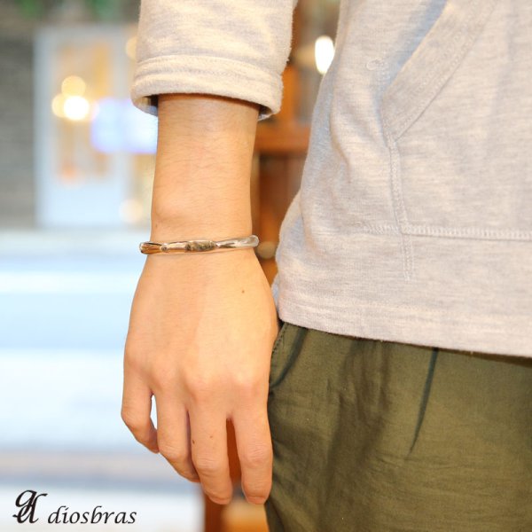 画像2: 【シルバーバングル】オールエッジ　バングル　プレーンバングル　シンプル【シルバーアクセサリー】　シルバーアクセサリー メンズ シルバーバングル ブレスレット シルバー925 メンズアクセサリー　レディース　人気 ブレード　バングル (2)